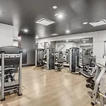 Fidi Studio W Residents Bar Golf Simulator Gym Nyc-271